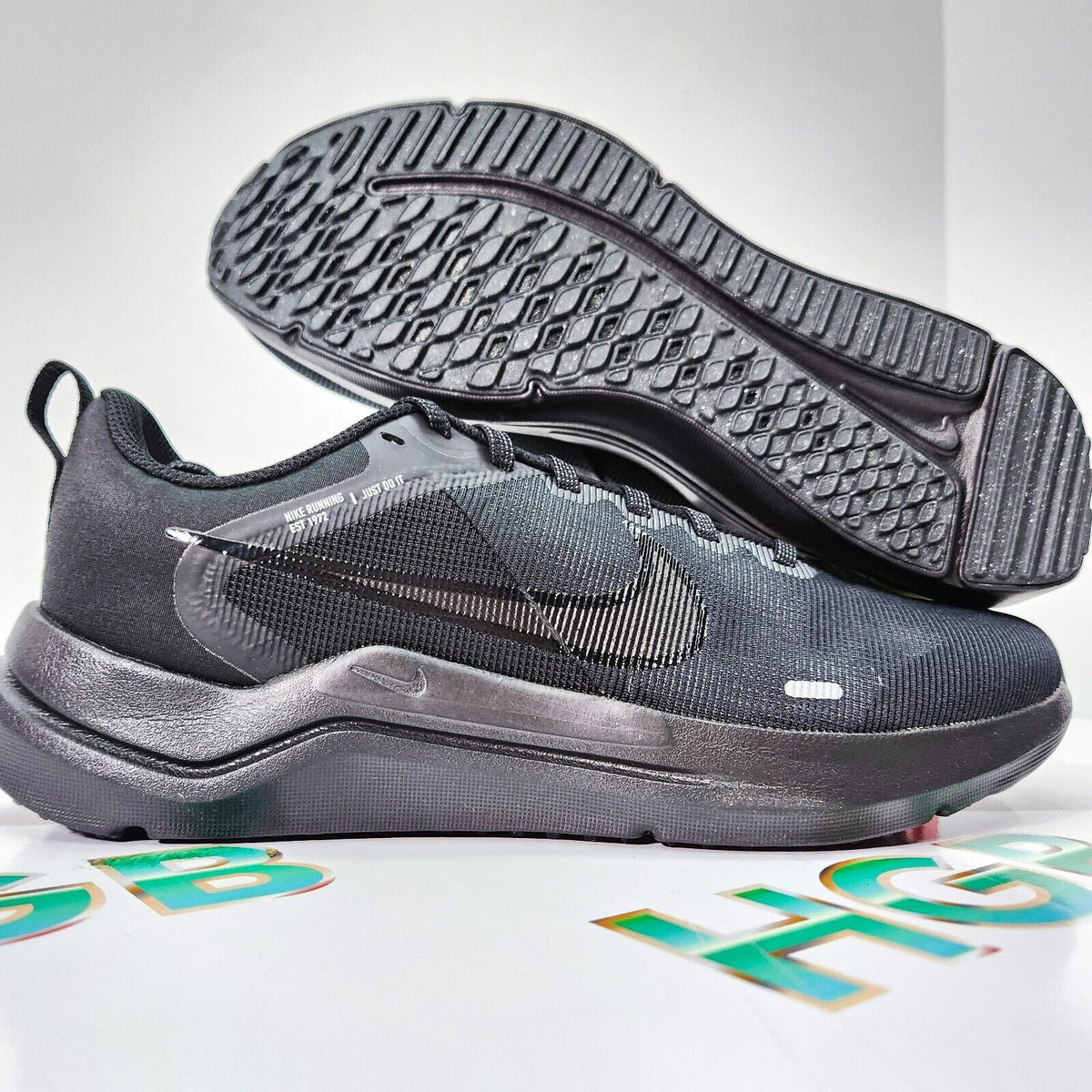 Black Grey Men's Running Shoes E76672