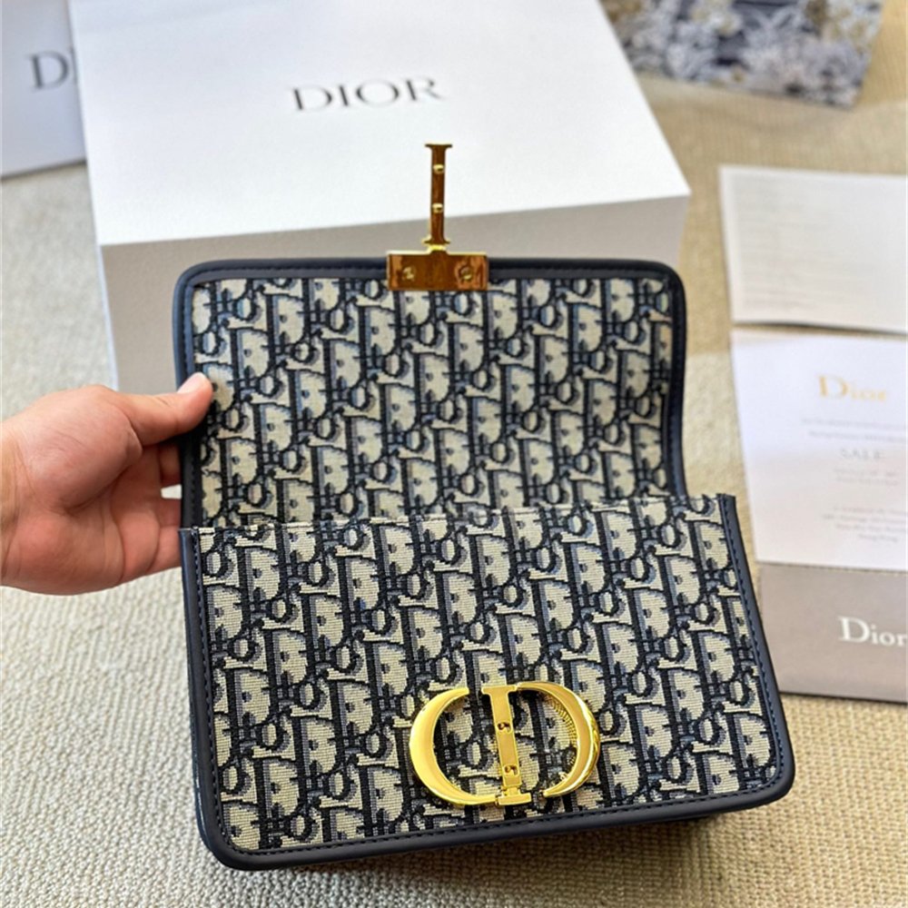 30 Montaigne East-West Bag with Chain Z75032