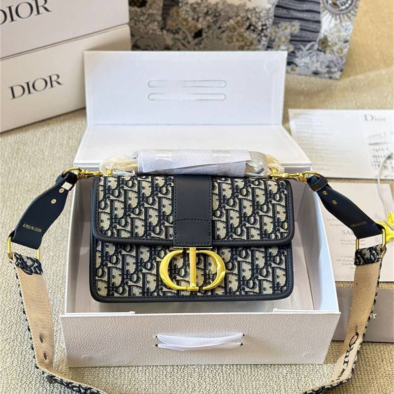 30 Montaigne East-West Bag with Chain Z75032