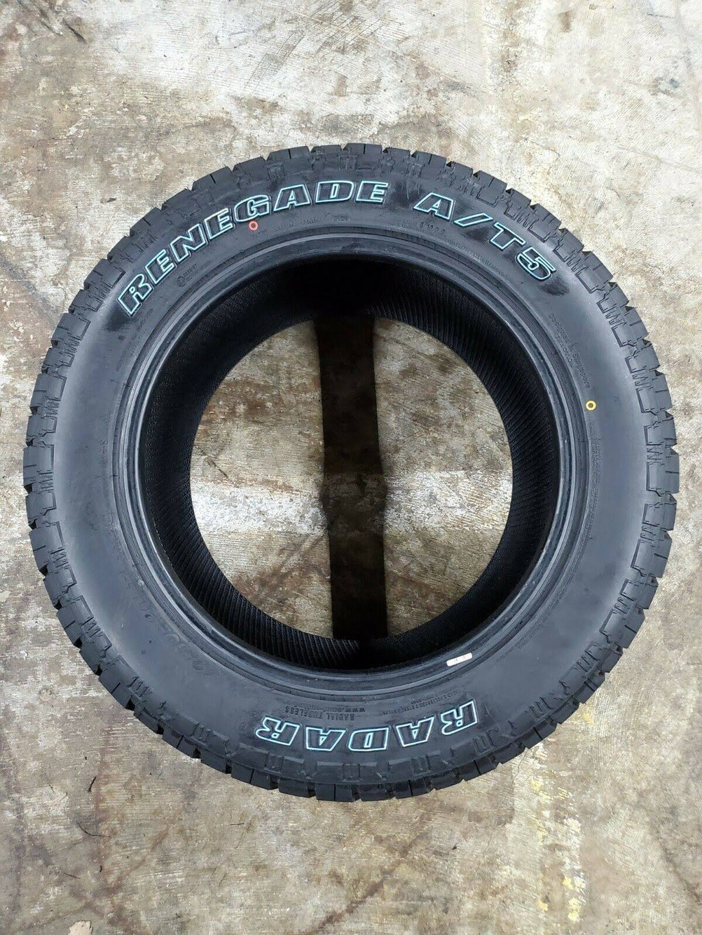 33X12.50R20 10 Ply Tire Z22136