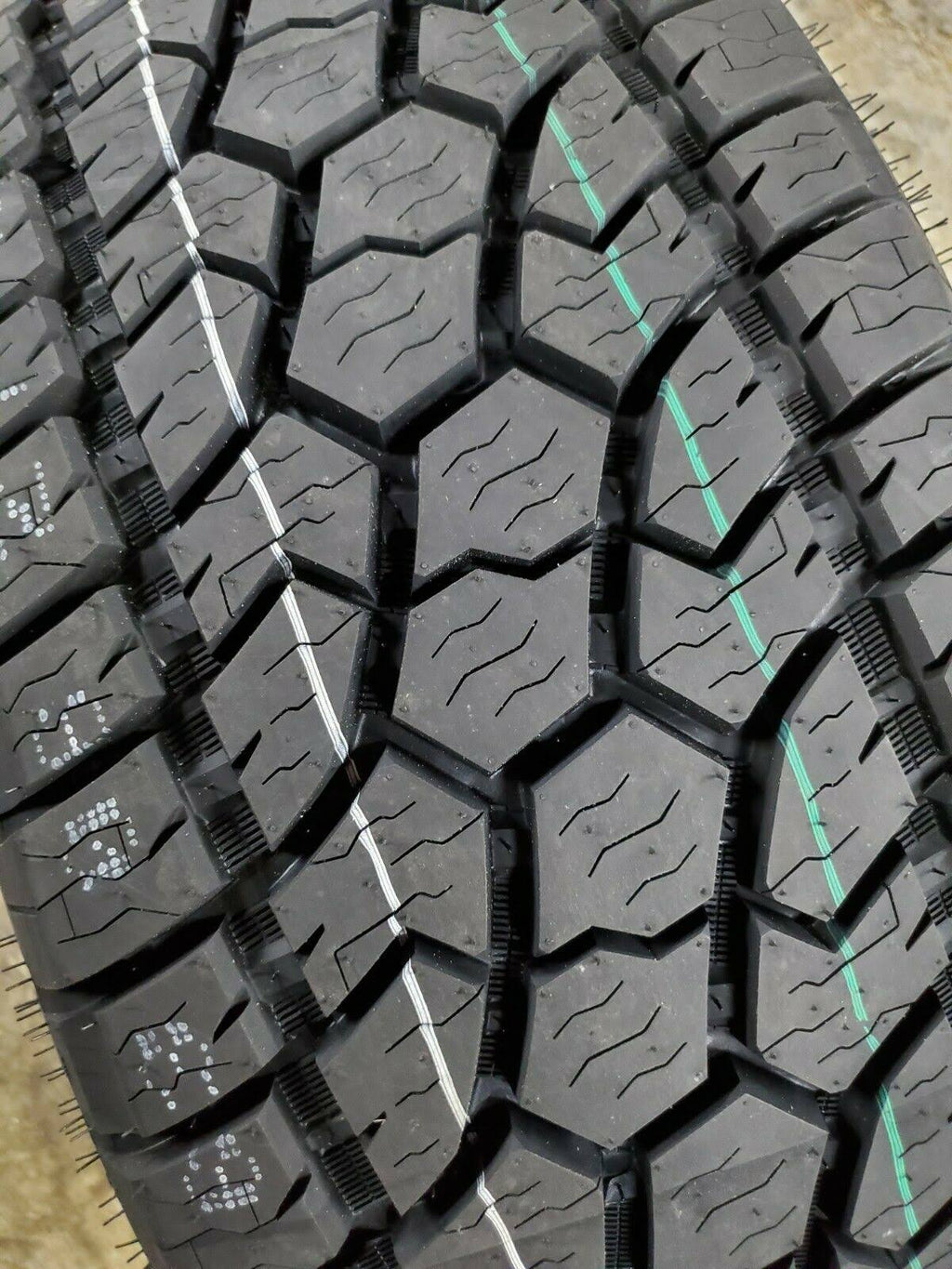 33X12.50R20 10 Ply Tire Z22136